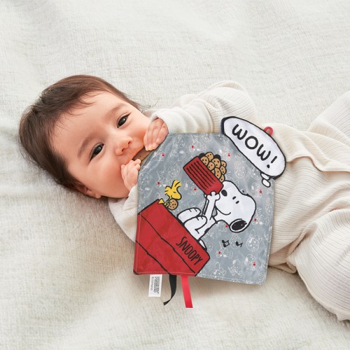 Tomy Disney Dear Little Hands - Snoopy Towel | 4 months+ Tomy Disney Dear Little Hands - Snoopy Towel | 4 months+